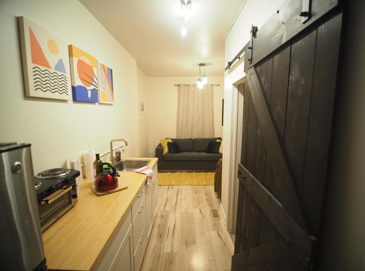 Cozy 1 Bedroom Centrally Located Hamilton Exterior photo